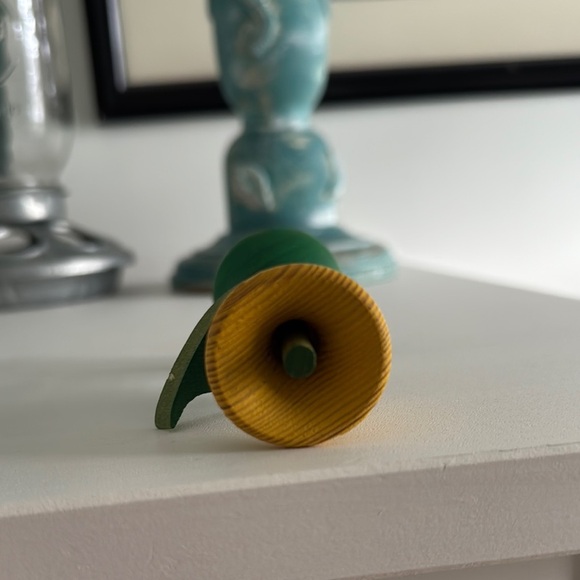 Green and Yellow Wooden Vintage Tulip Sculpture by Aarikka - Picture 4 of 5